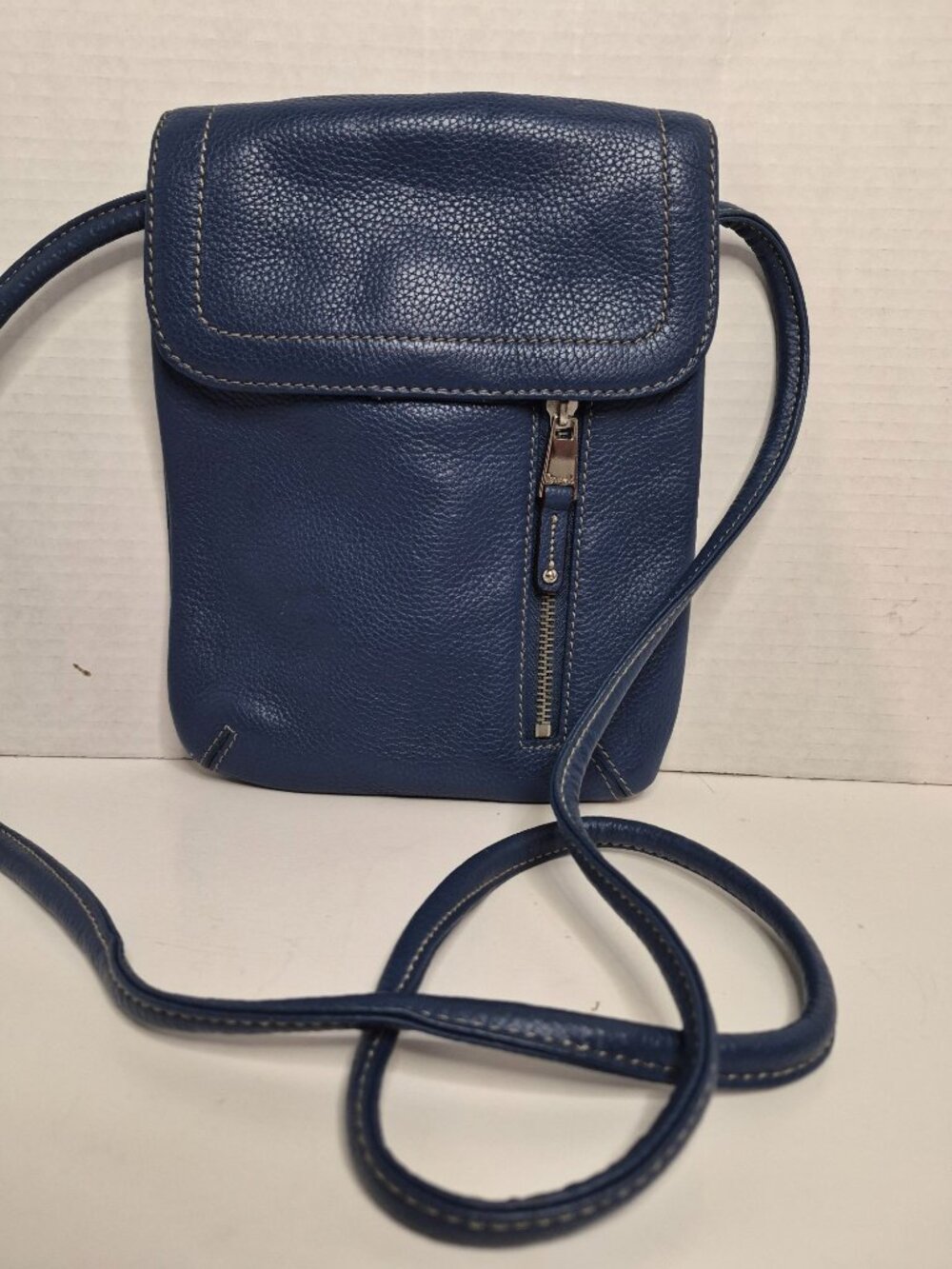 Tignanello Blue Leather Crossbody Casual Shopping Travel City Classic Bag